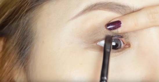 PONY美妆博主眼线化妆教程五： 猫眼眼线的画法