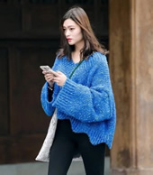 12月街拍：美女们冬日里的毛衣穿搭