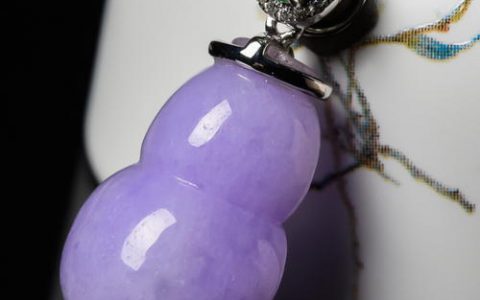 紫色翡翠项链如何选购性价比高