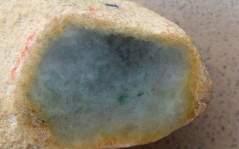 冰种翡翠原石的特性是什么 要如何切开