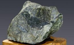 玉石原料怎么辨认 不同玉石原料价格有差吗