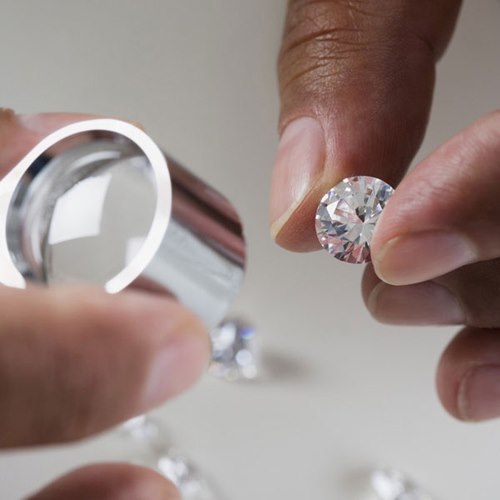 有哪些可以简单鉴别钻石真假的方法？