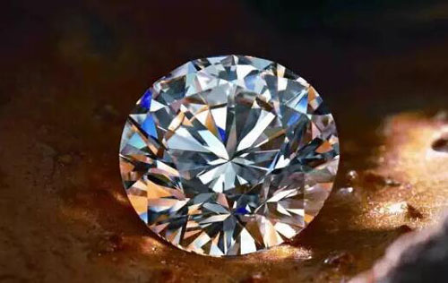 钻石和莫桑石疑似“孪生兄弟”，你分得清楚吗？