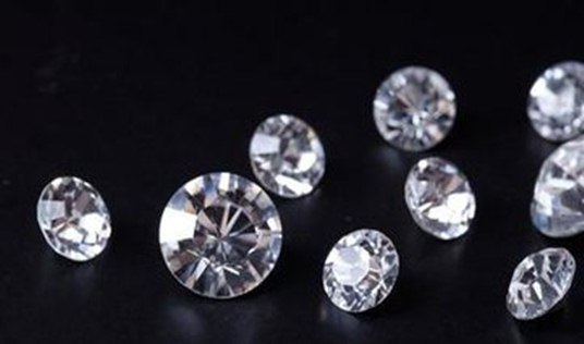 如何分辨人造钻石