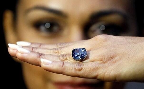 最贵宝石高调亮相,12克拉蓝钻价格预估3.5亿!