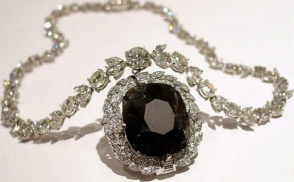 黑色时尚，稀有的黑钻石